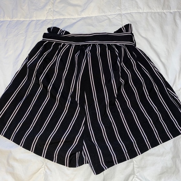 SHEIN PaperBag Shorts - Picture 2 of 3